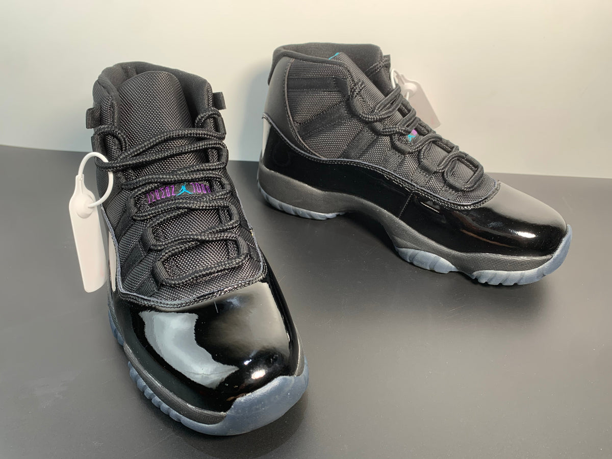 AIR JORDAN 11 RETRO BLACK GAMMA BLUE-VARSITY MAIZE 378037-006 - Angle View 5