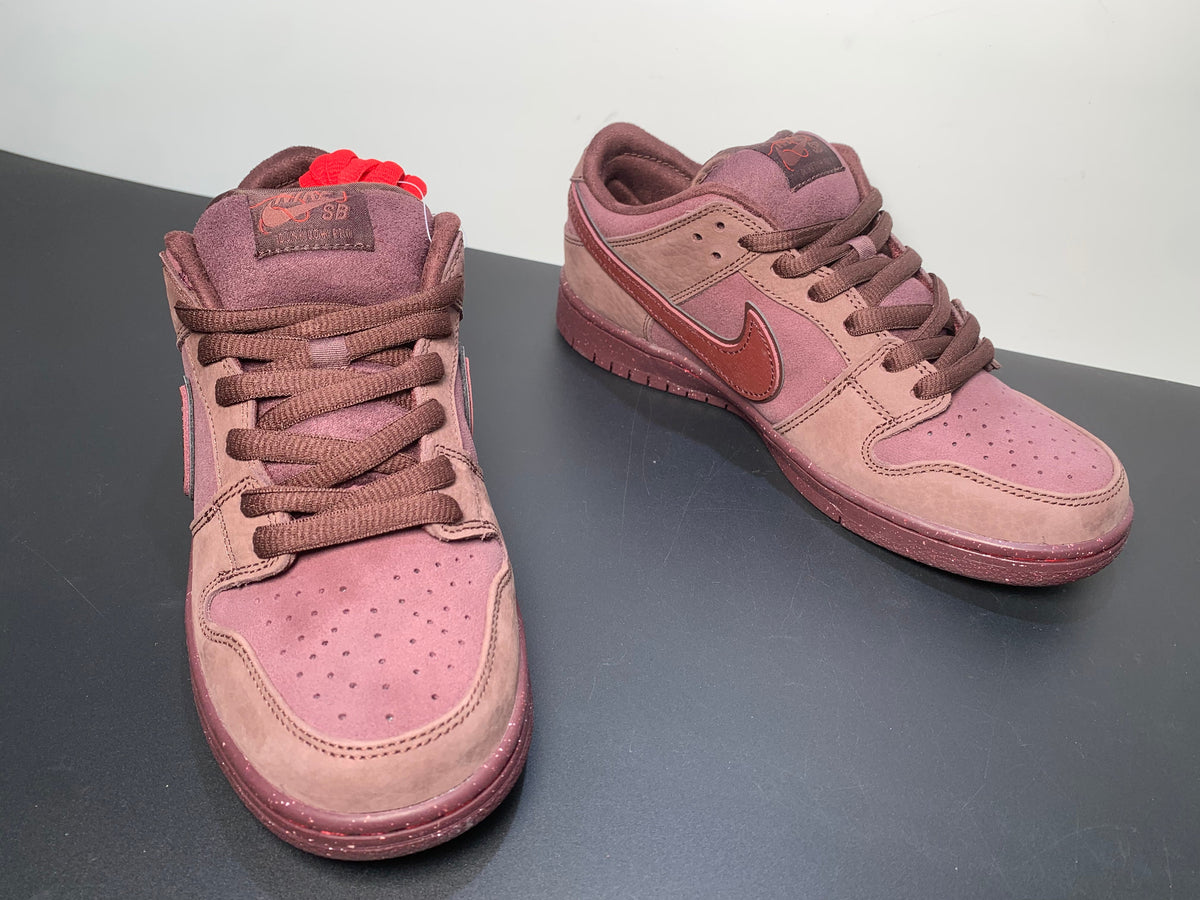 Nike SB Dunk Valentine’s Day - View 6