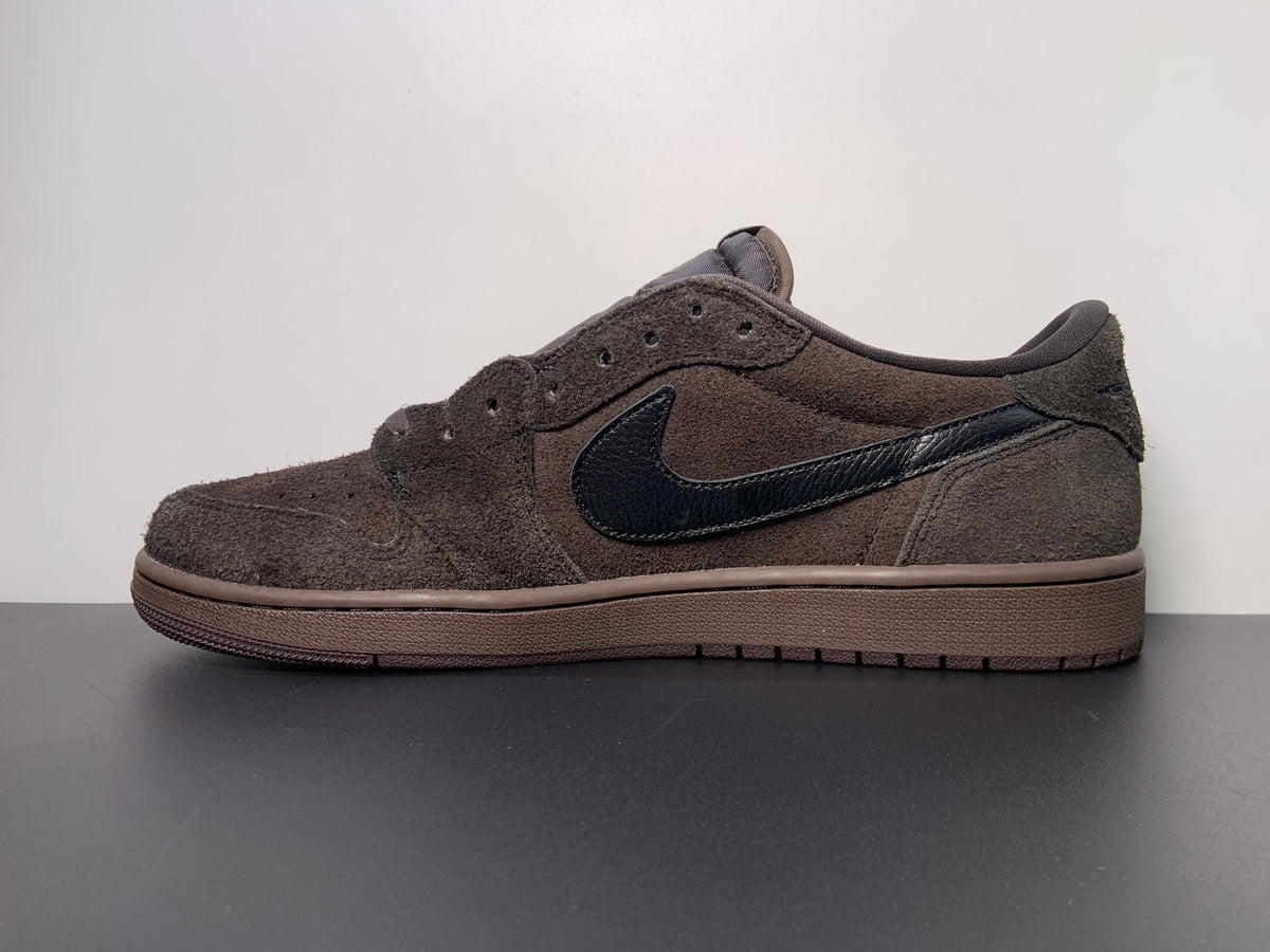 Air Jordan 1 Retro Low OG SP x Travis Scott ‘Velvet Brown’ DM7866-202 - Angle View 8