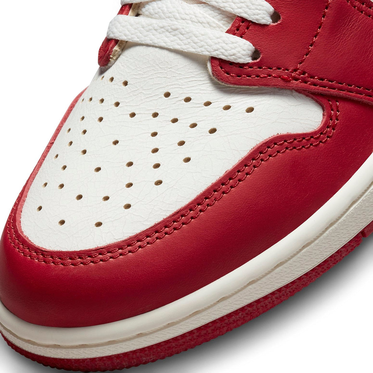 Air Jordan 1 Retro High OG ‘Chicago Lost & Found’ - Angle View 5