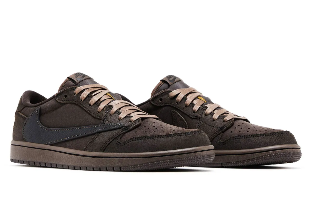 Air Jordan 1 Retro Low OG SP x Travis Scott ‘Velvet Brown’ DM7866-202 - Angle View 3
