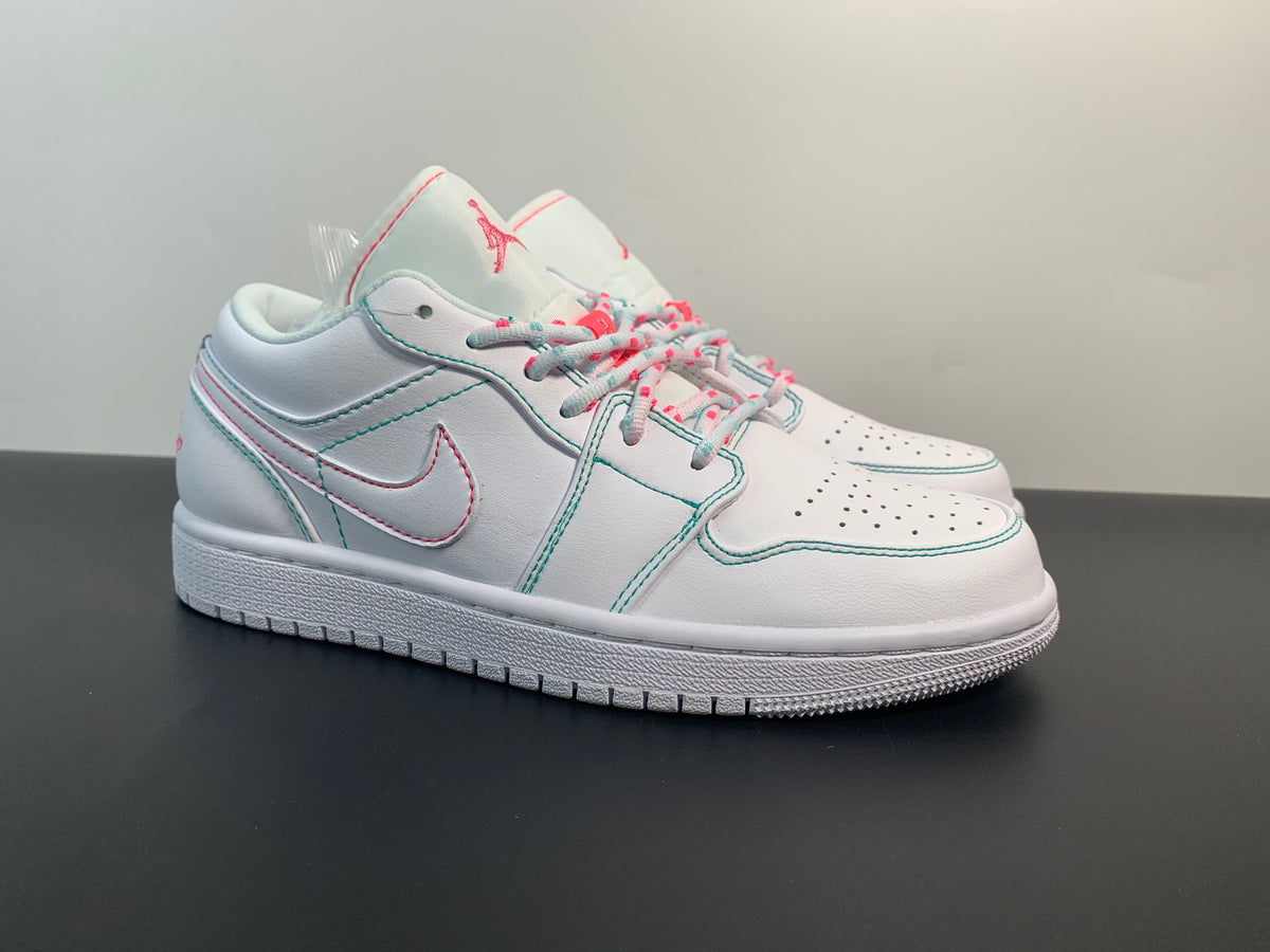 Air Jordan 1 Low Shadow - Angle View 3