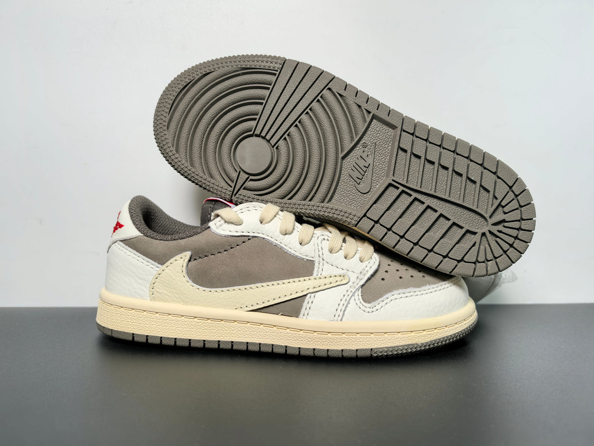 Air Jordan 1 Low OG x Travis Scott ‘Reverse Mocha’ - Angle View 8