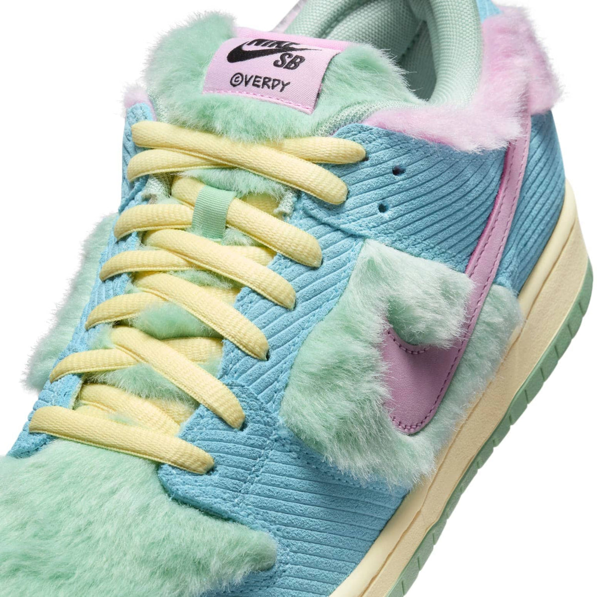 Nike x Verdy SB Dunk Low ‘Visty’ - View 3