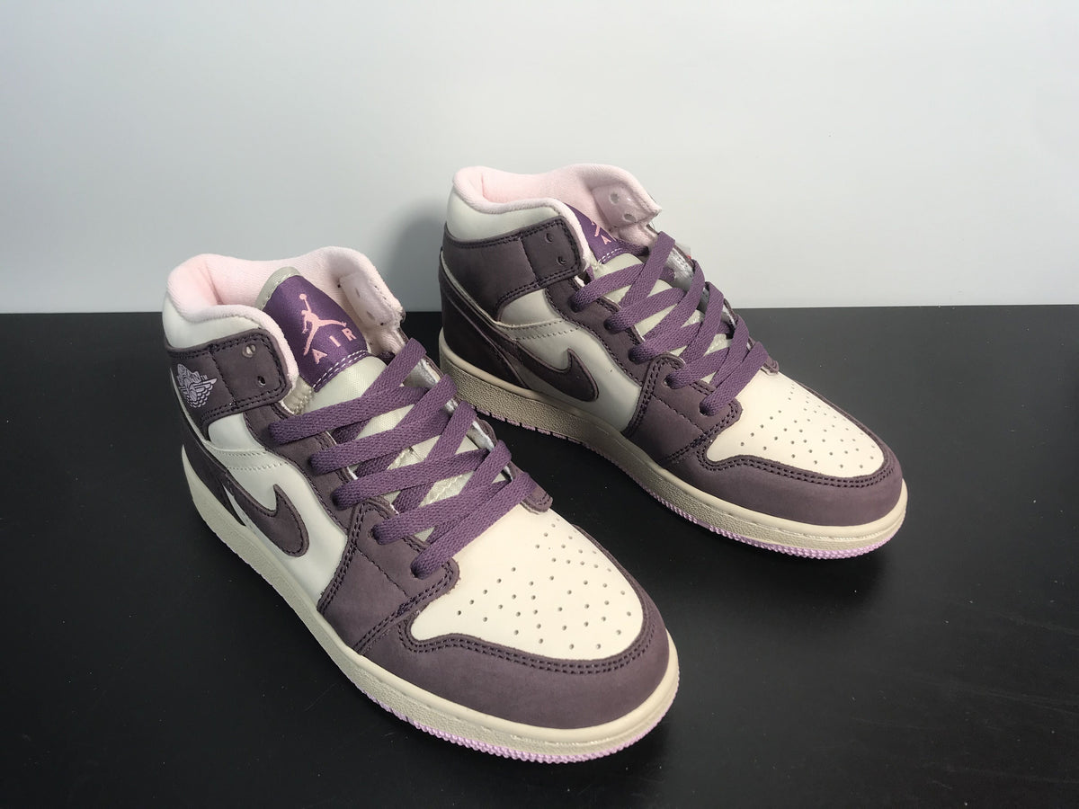 Air Jordan 1 Retro Mid 'Pro Purple' - Angle View 5