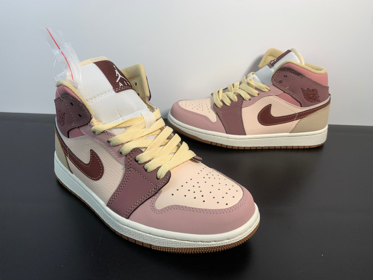 Nike Air Jordan 1 Mid SE “Dark pony” DO7440-821 - Angle View 3