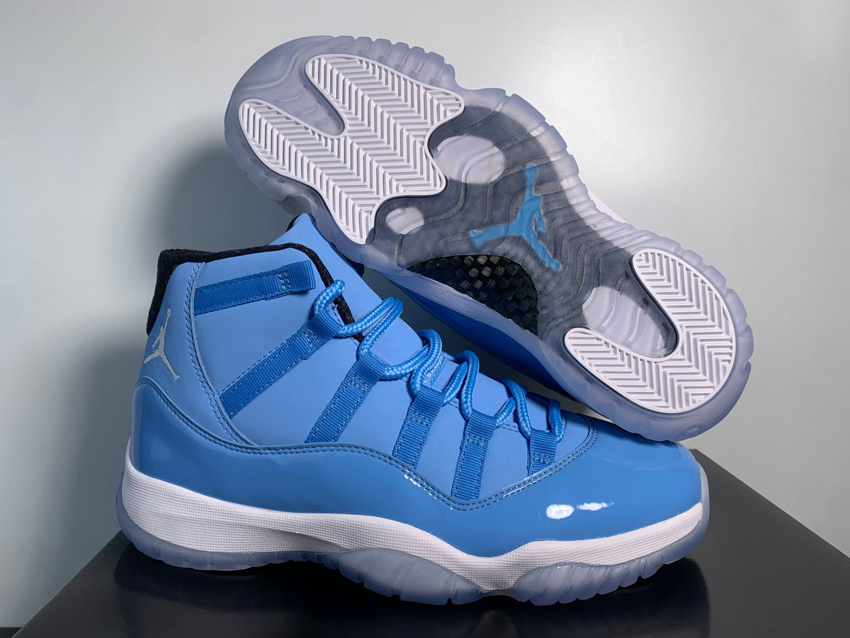 Air Jordan 11 Pantone 717602-900 - Angle View 5