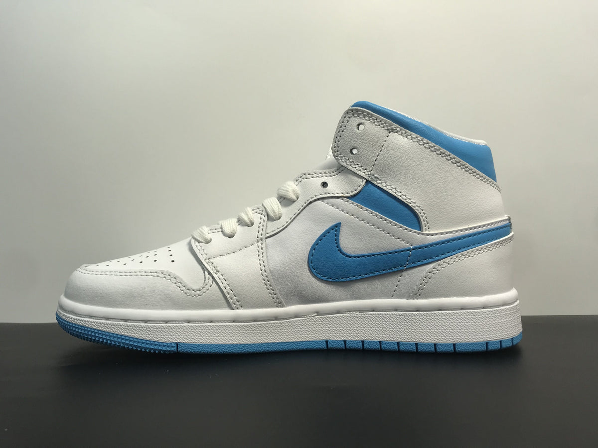 Air Jordan 1 Mid UNC - Angle View 2