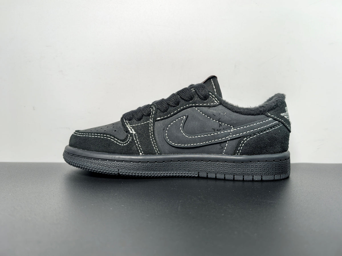 Air Jordan 1 Low OG SP x Travis Scott ‘Black Phantom’ - Angle View 8