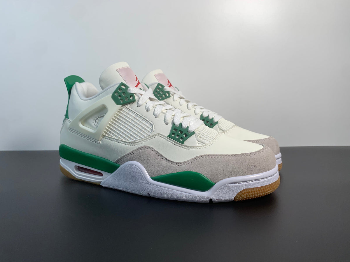 Nike SB x Air Jordan 4 “Pine Green” DR5415-103 - Angle View 9