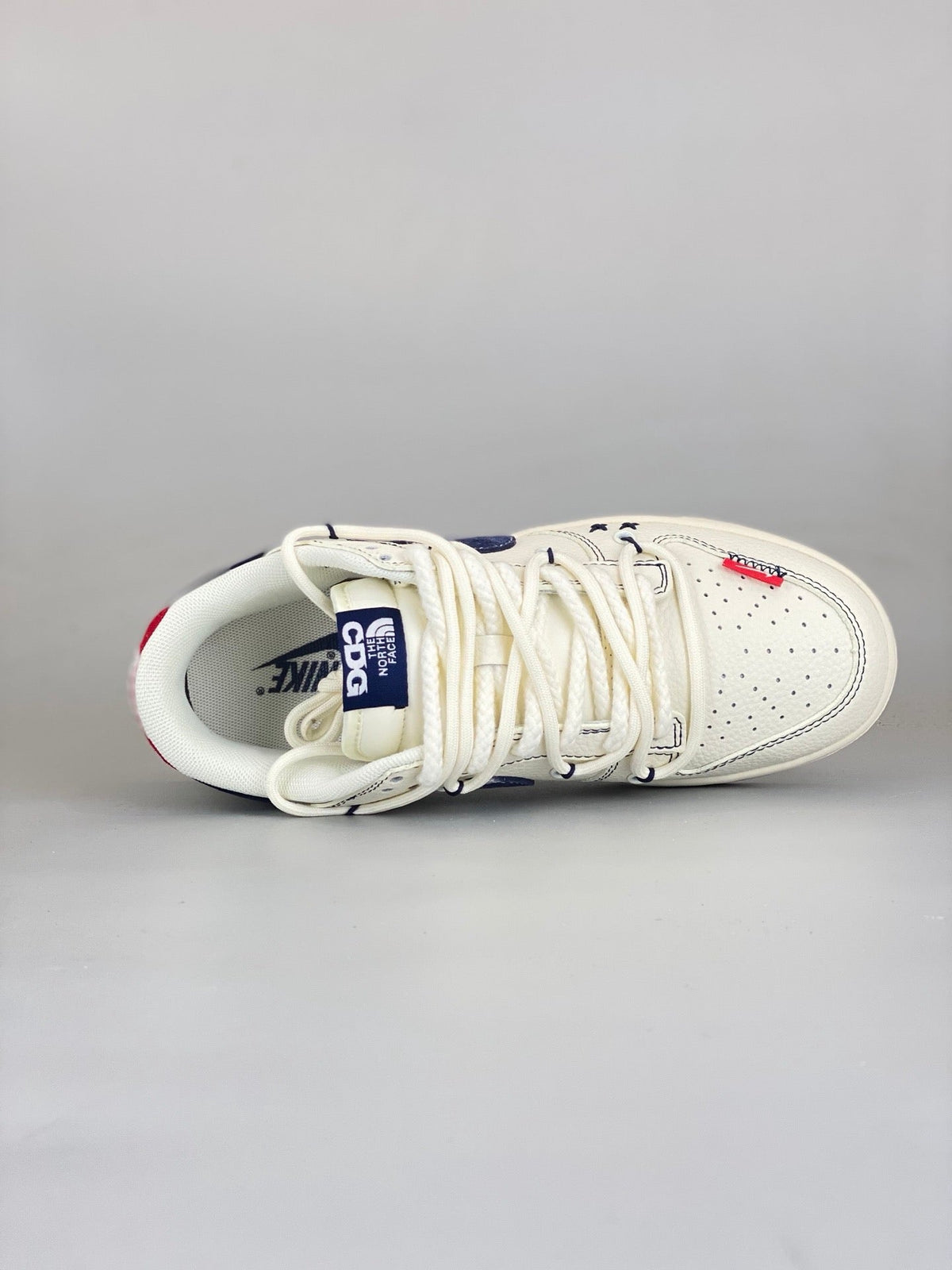 Nike SB Dunk Low x The North Face x KAWS YX5066-283 - View 2
