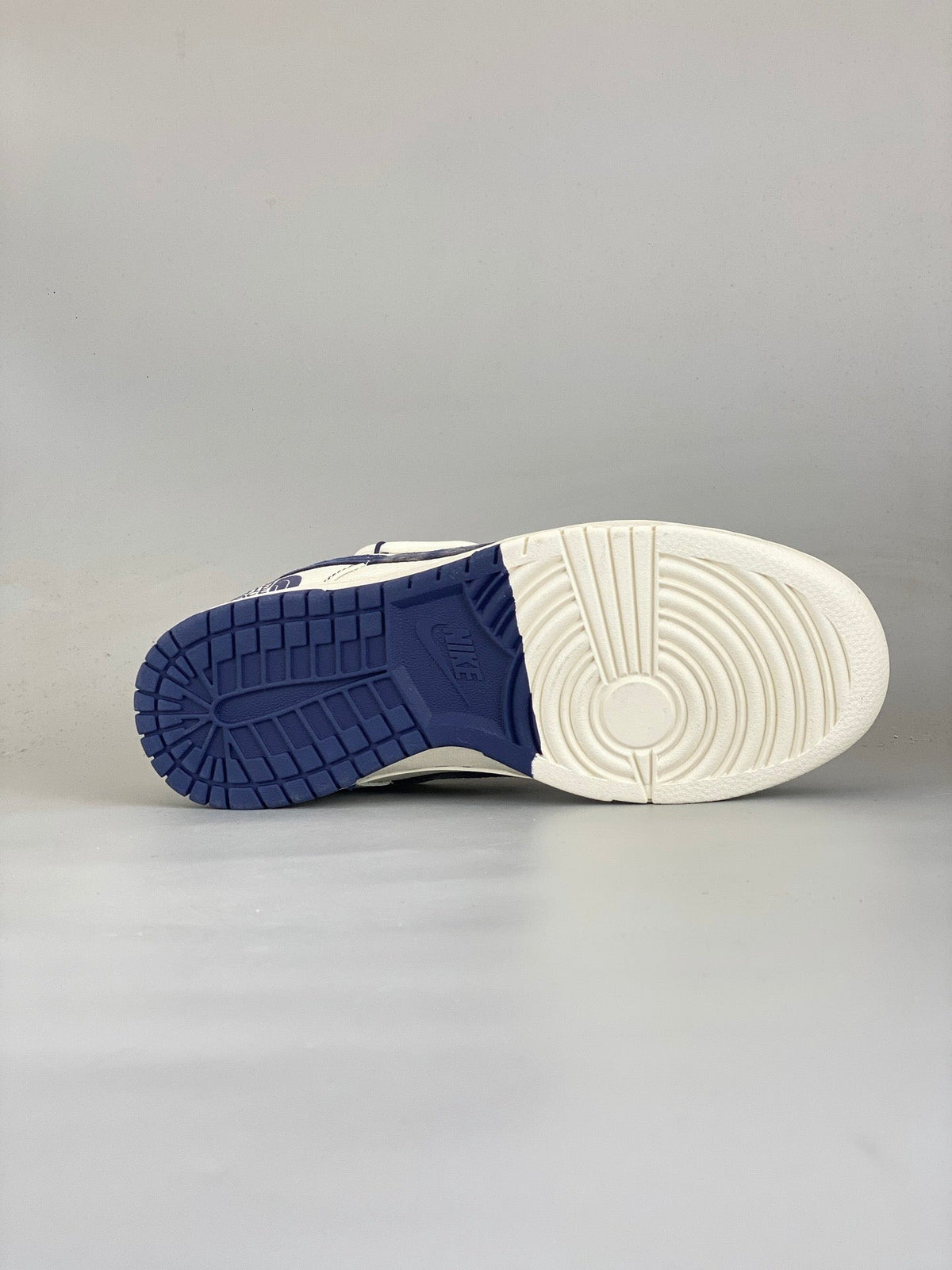 Nike SB Dunk Low x The North Face x KAWS YX5066-283 - View 6