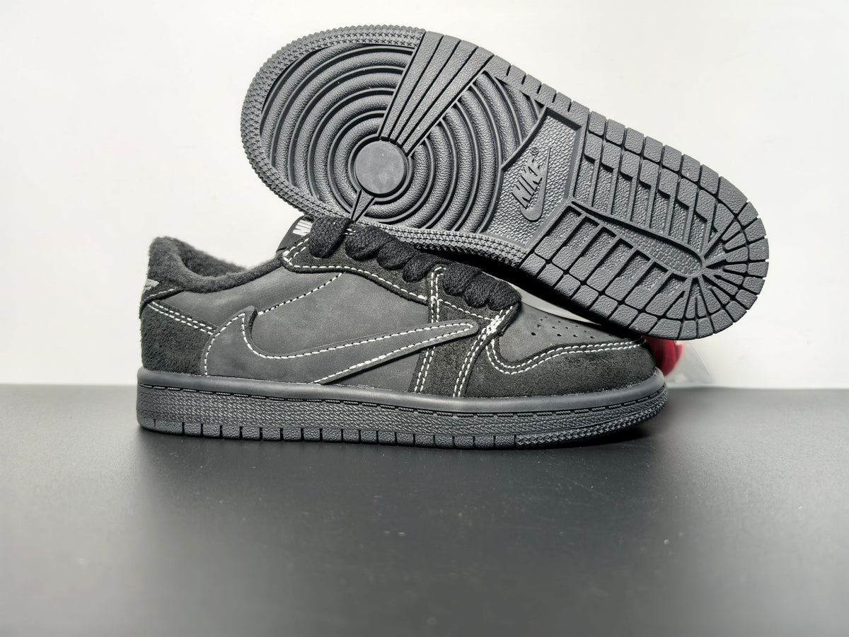 Air Jordan 1 Low OG SP x Travis Scott ‘Black Phantom’ - Angle View 11