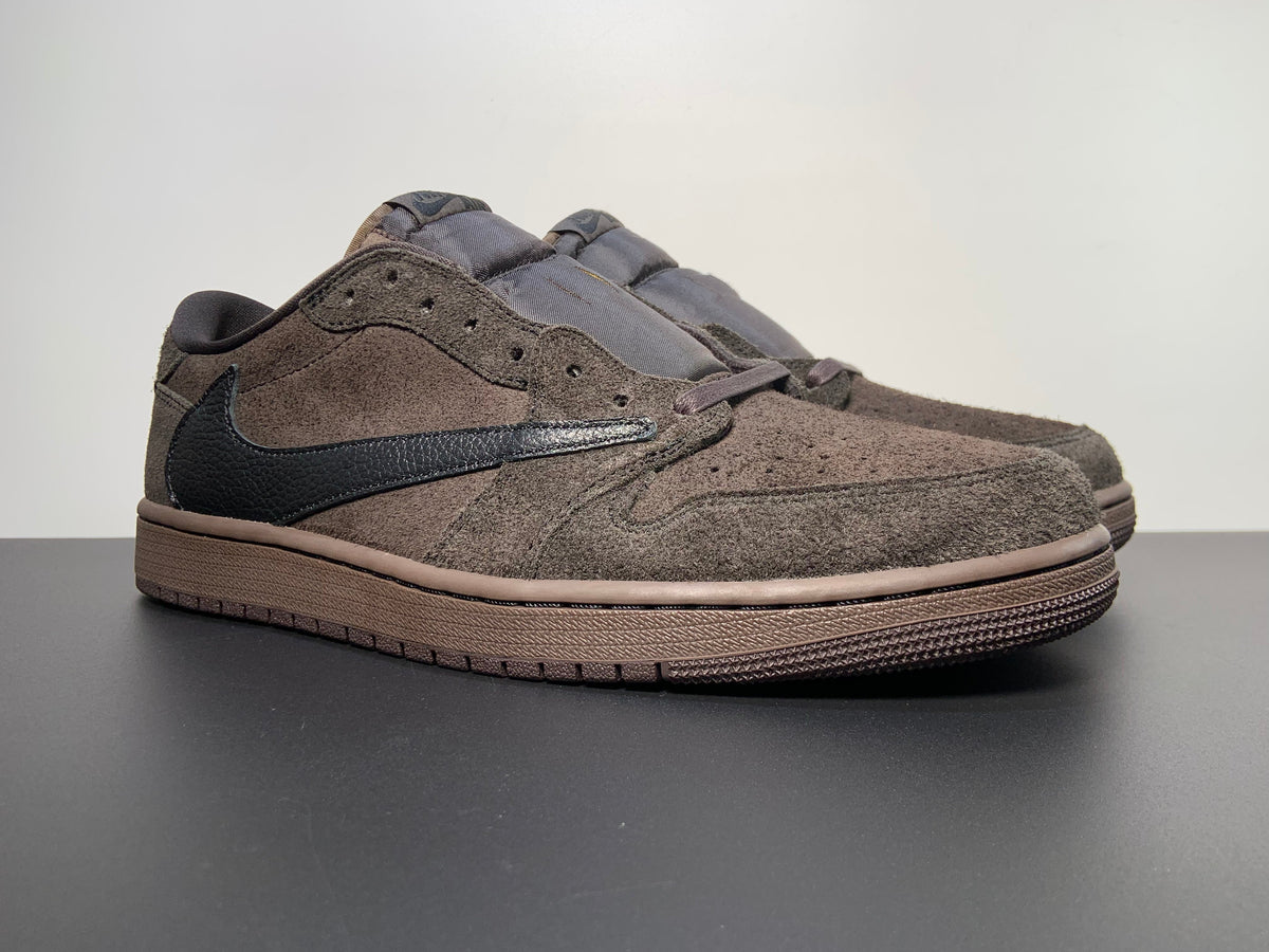 Air Jordan 1 Retro Low OG SP x Travis Scott ‘Velvet Brown’ DM7866-202 - Angle View 9