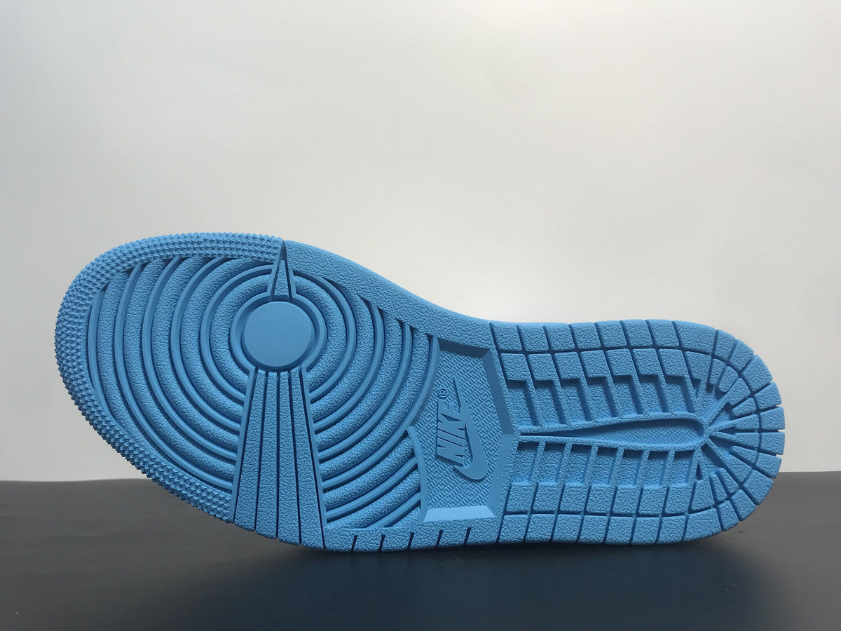 Air Jordan 1 Mid UNC - Angle View 7