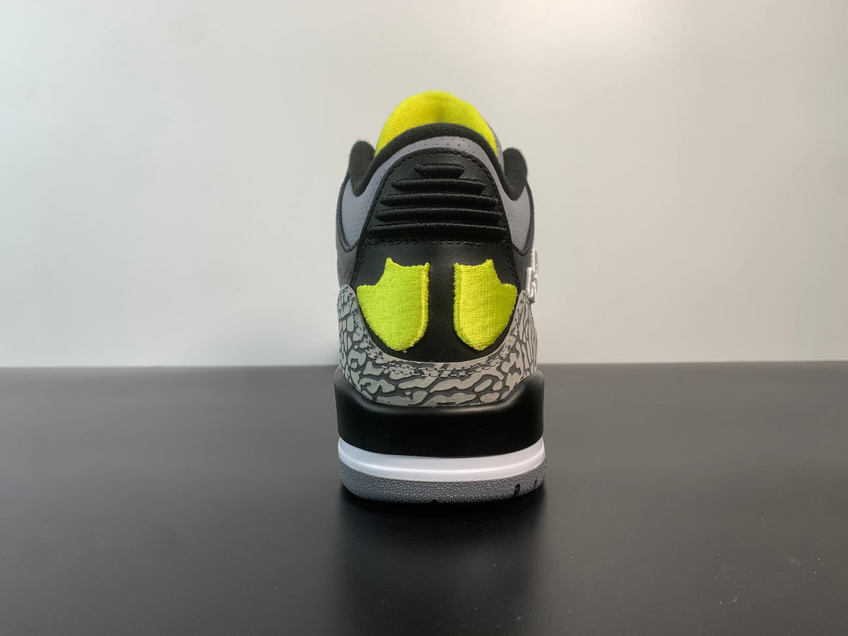 Air Jordan 3 Retro Oregon Ducks Pit Crew Black 282240-594 - Angle View 6