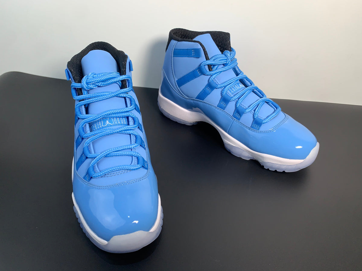 Air Jordan 11 Pantone 717602-900 - Angle View 4