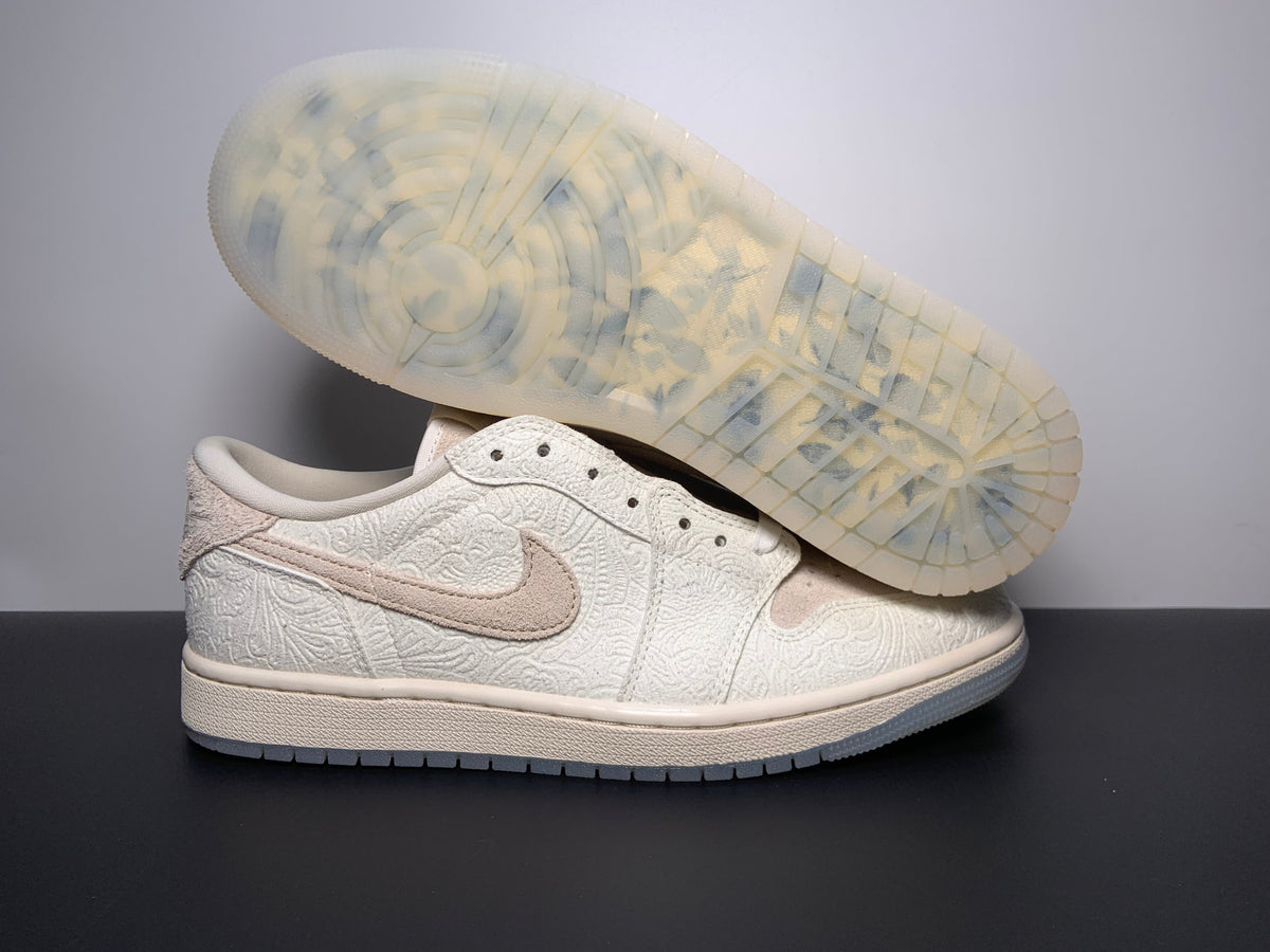 Chris Paul x Air Jordan 1 Low OG ”Give Them Flowers“ FZ0455-200 - Angle View 4