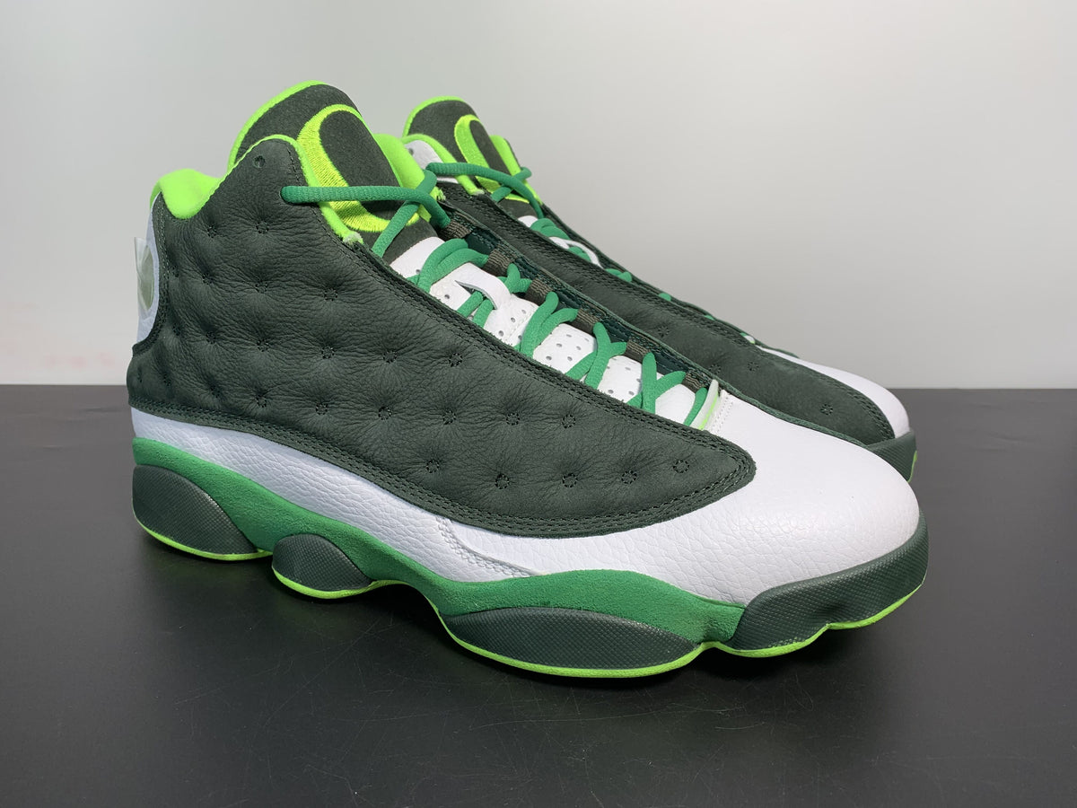 Air Jordan 13 Retro 'Oregon Ducks' PE - Angle View 3