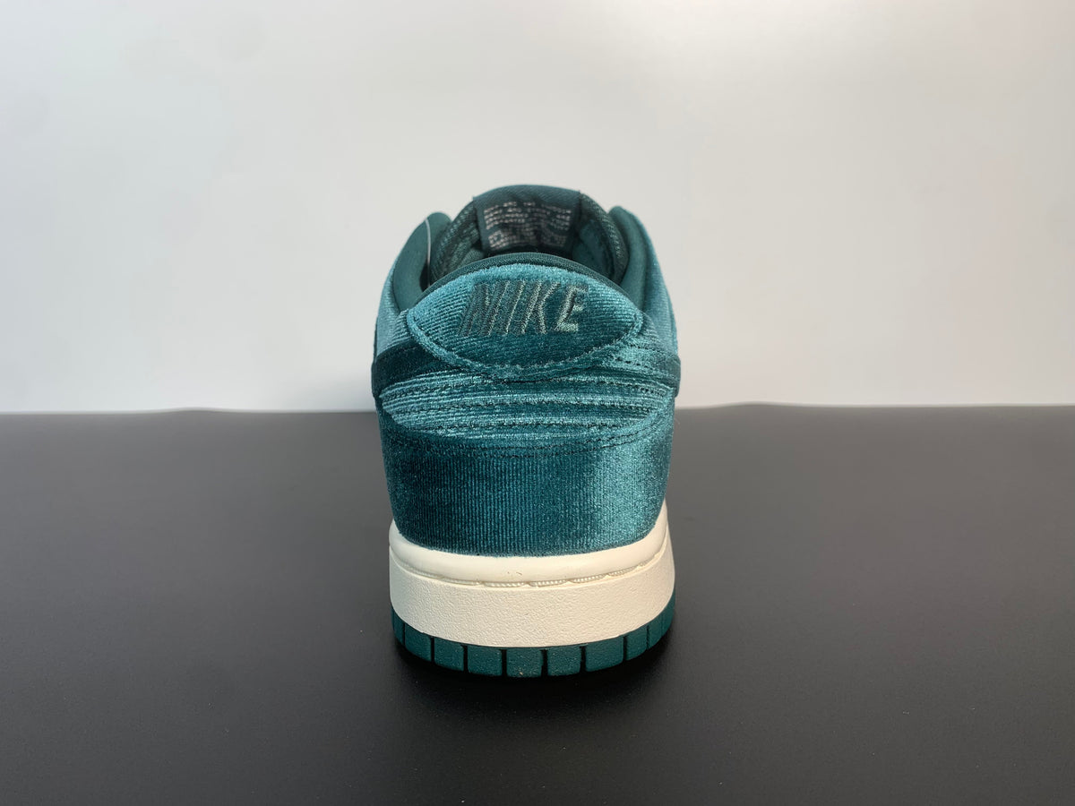 Wmns Nike Dunk Low 'Green Velvet' DZ5224-300 - View 11