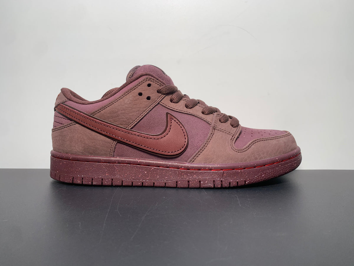 Nike SB Dunk Valentine’s Day - View 1