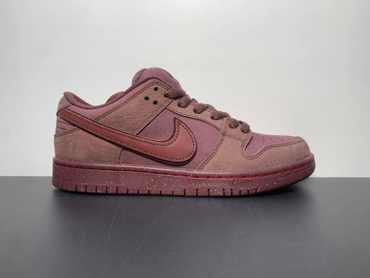 Nike SB Dunk Valentine’s Day - View 1