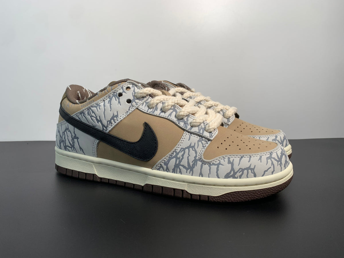 Nike SB Dunk Low ✖️Travis Scott  Grey White Cashew Fruit CT5053-010 - View 3