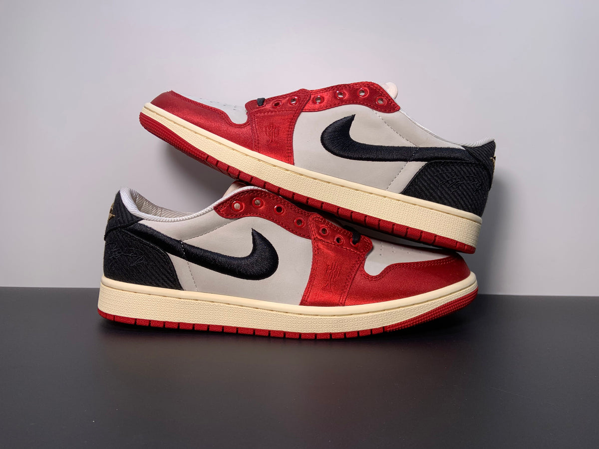 Air Jordan 1 Low OG SP x Trophy Room ‘Away’ FN0432-017 - Angle View 6