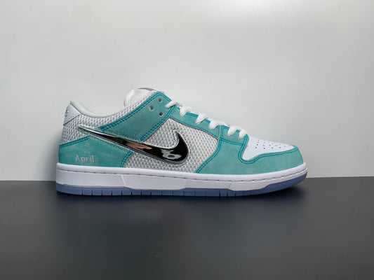 Nike Dunk SB Low x April Skateboards 'Turbo Green' FD2562-400 - View 1