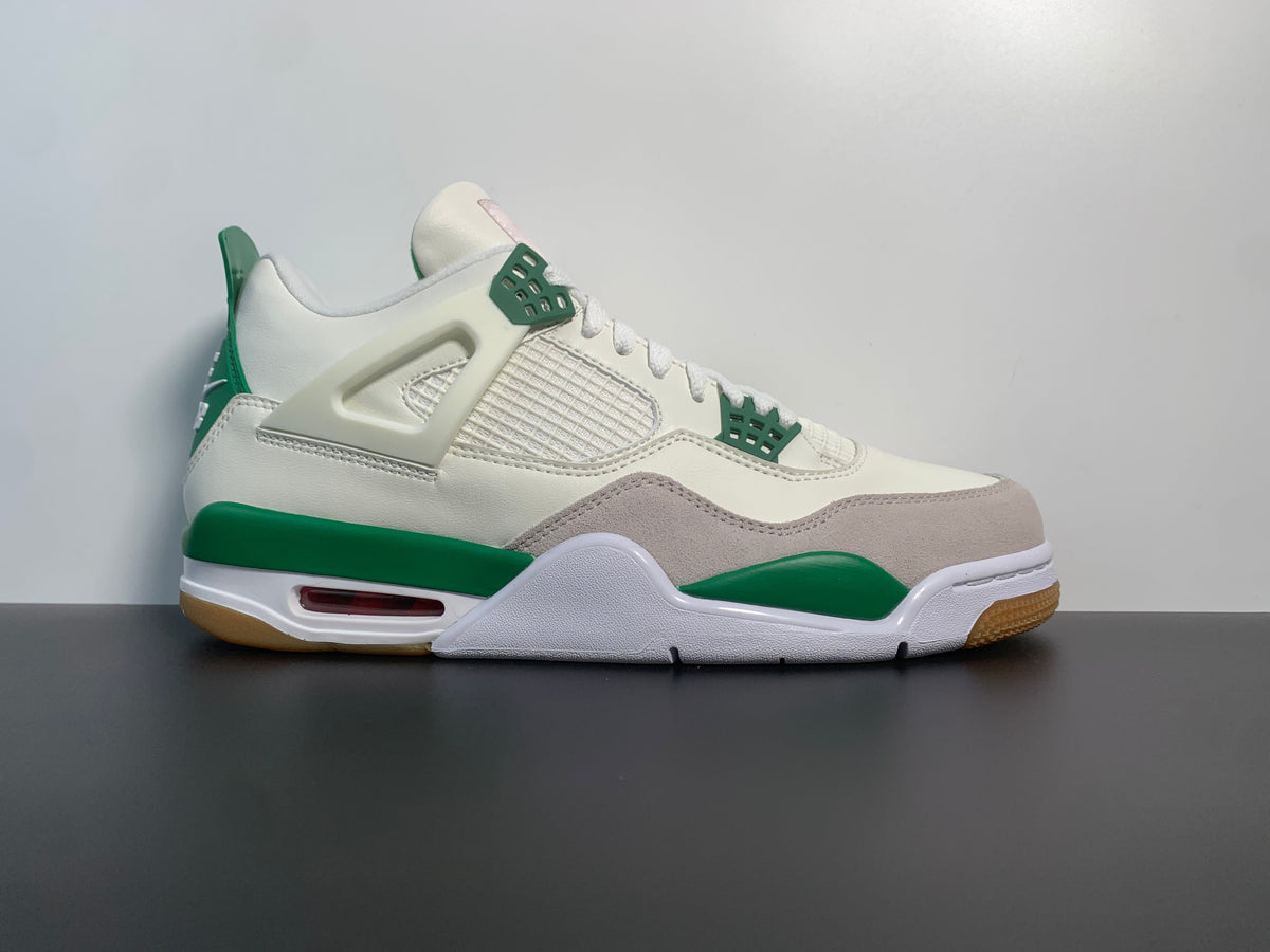 Nike SB x Air Jordan 4 “Pine Green” DR5415-103 - Angle View 5