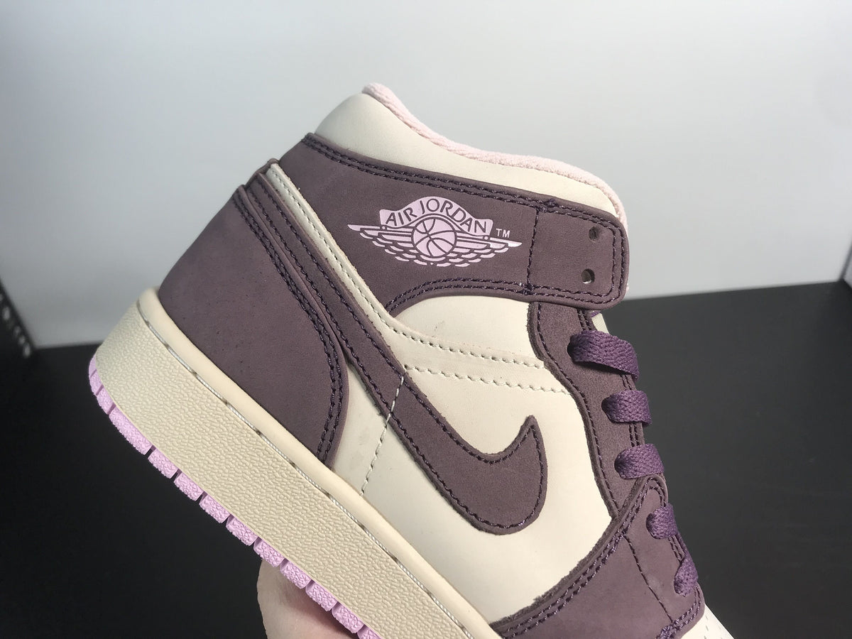 Air Jordan 1 Retro Mid 'Pro Purple' - Angle View 7
