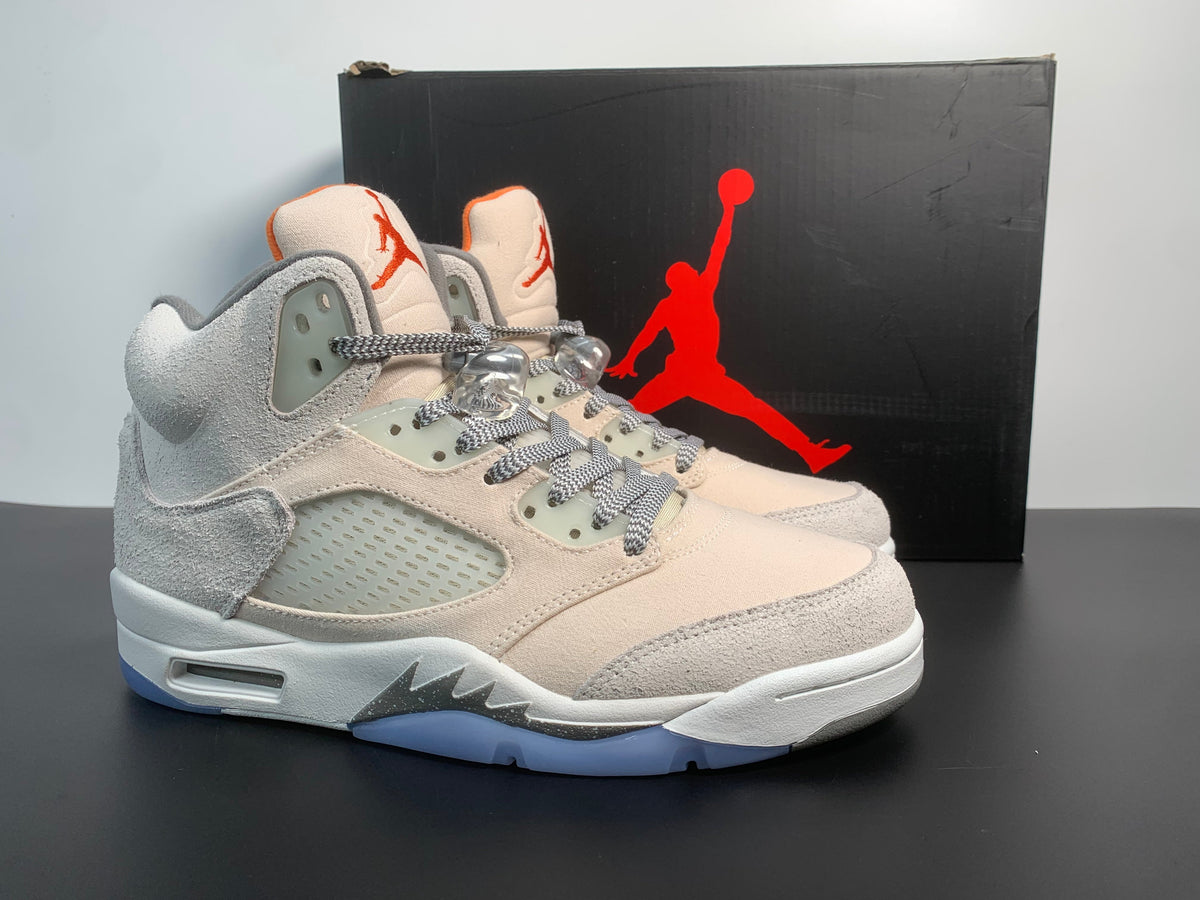 Air Jordan 5 SE Craft Light Orewood Brown FD9222-180 - Angle View 4