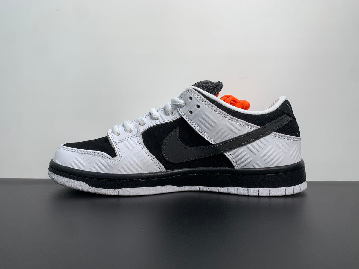 TIGHTBOOTH x Dunk Low SB  FD2629-100 - View 2