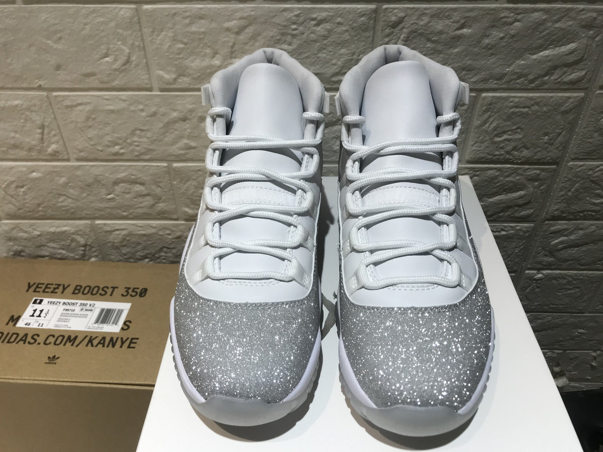 Air Jordan 11＂ Metallic Silver ＂ - Angle View 4