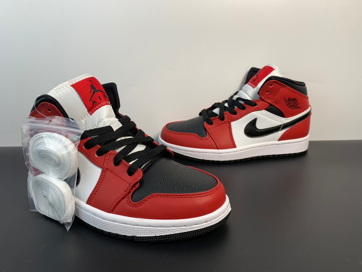 Nike Air Jordan 1 Mid Chicago - Black Toe 554724-069 - Angle View 3
