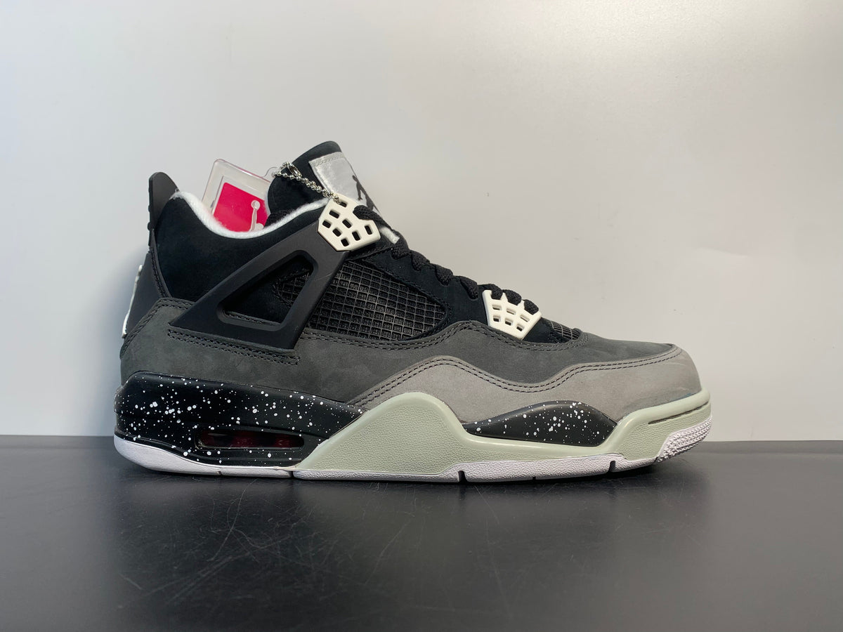 Air Jordan 4 Retro ‘Fear’ FQ8138-002 - Angle View 4