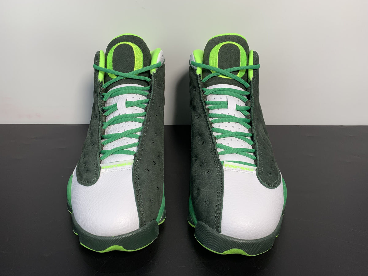 Air Jordan 13 Retro 'Oregon Ducks' PE - Angle View 5