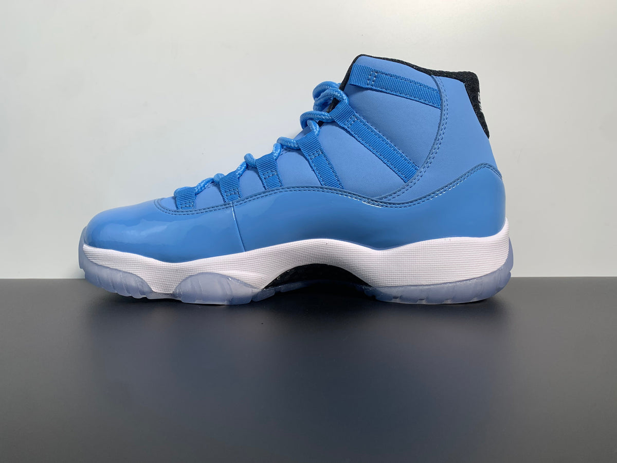 Air Jordan 11 Pantone 717602-900 - Angle View 2