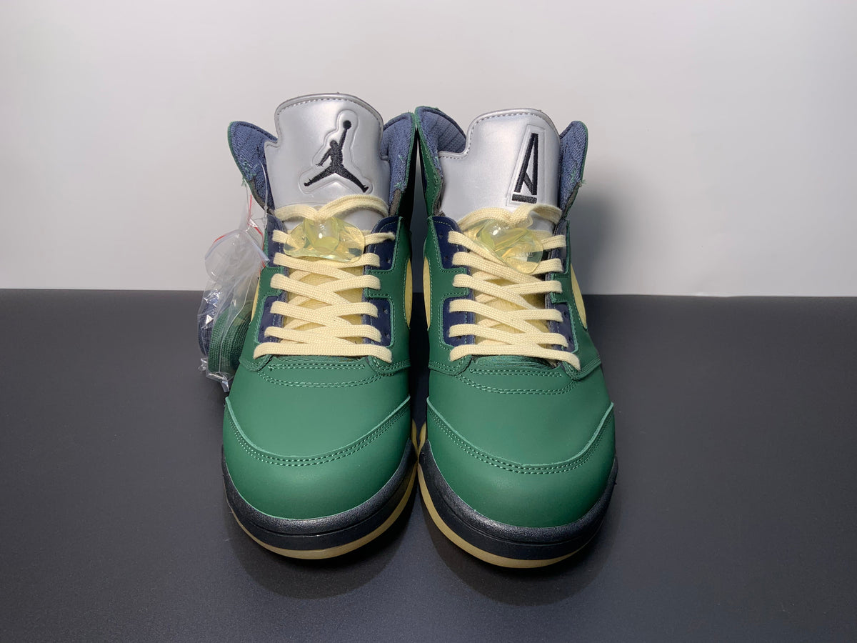 A Ma Maniere x Air Jordan 5 Retro SP Dark Green Black FZ5758-003 - Angle View 4