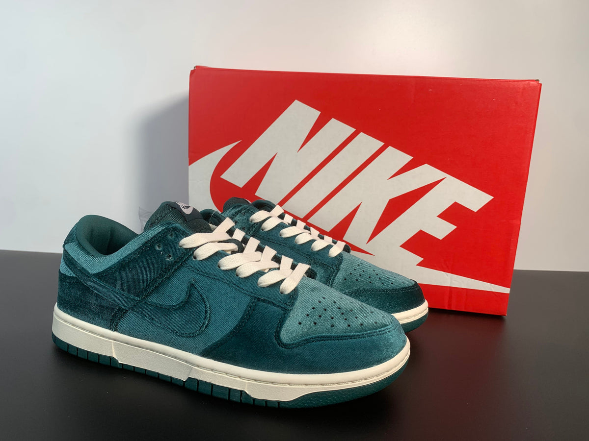 Wmns Nike Dunk Low 'Green Velvet' DZ5224-300 - View 10