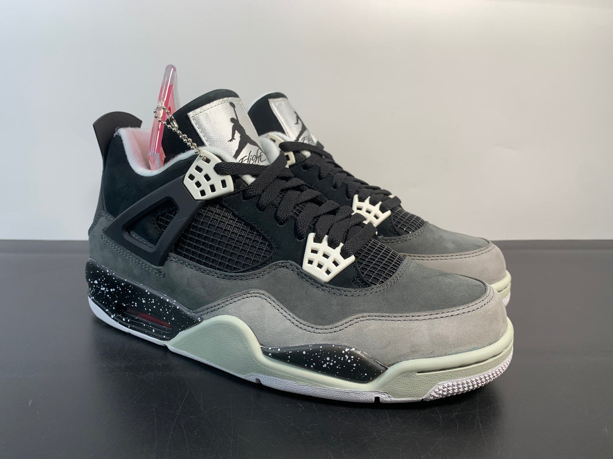 Air Jordan 4 Retro ‘Fear’ FQ8138-002 - Angle View 10