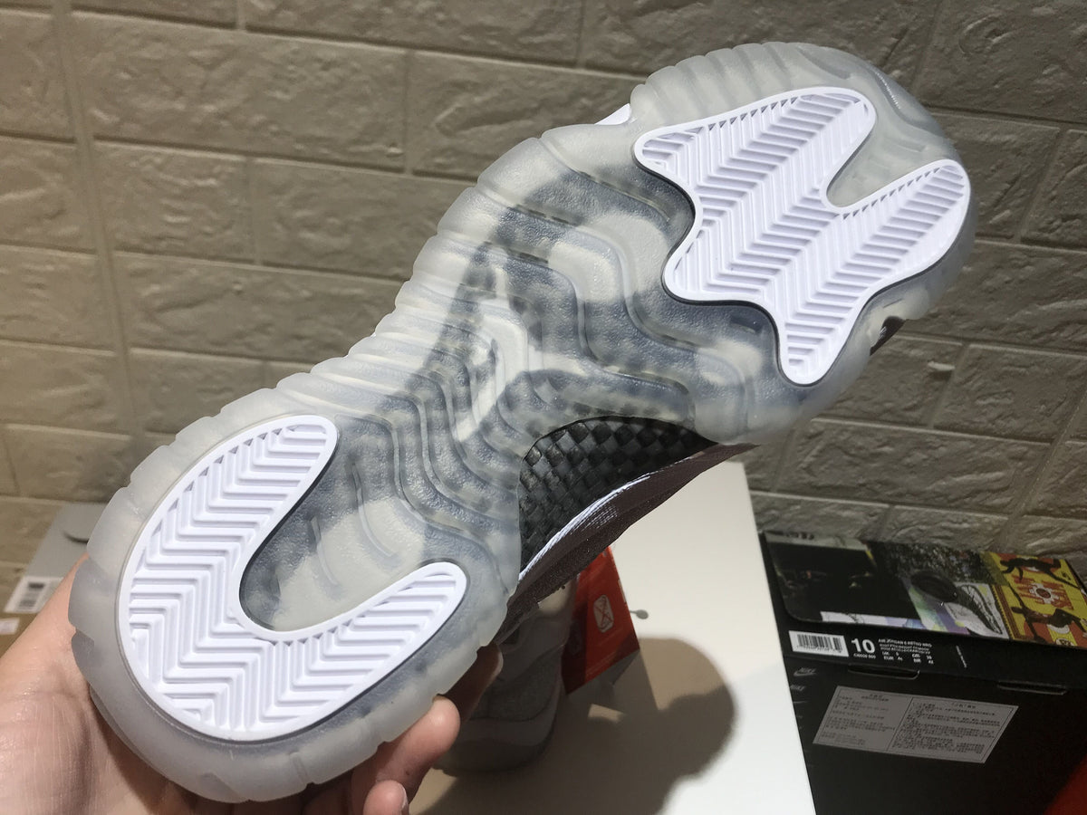Air Jordan 11 Low＂ Metallic Silver ＂ - Angle View 6